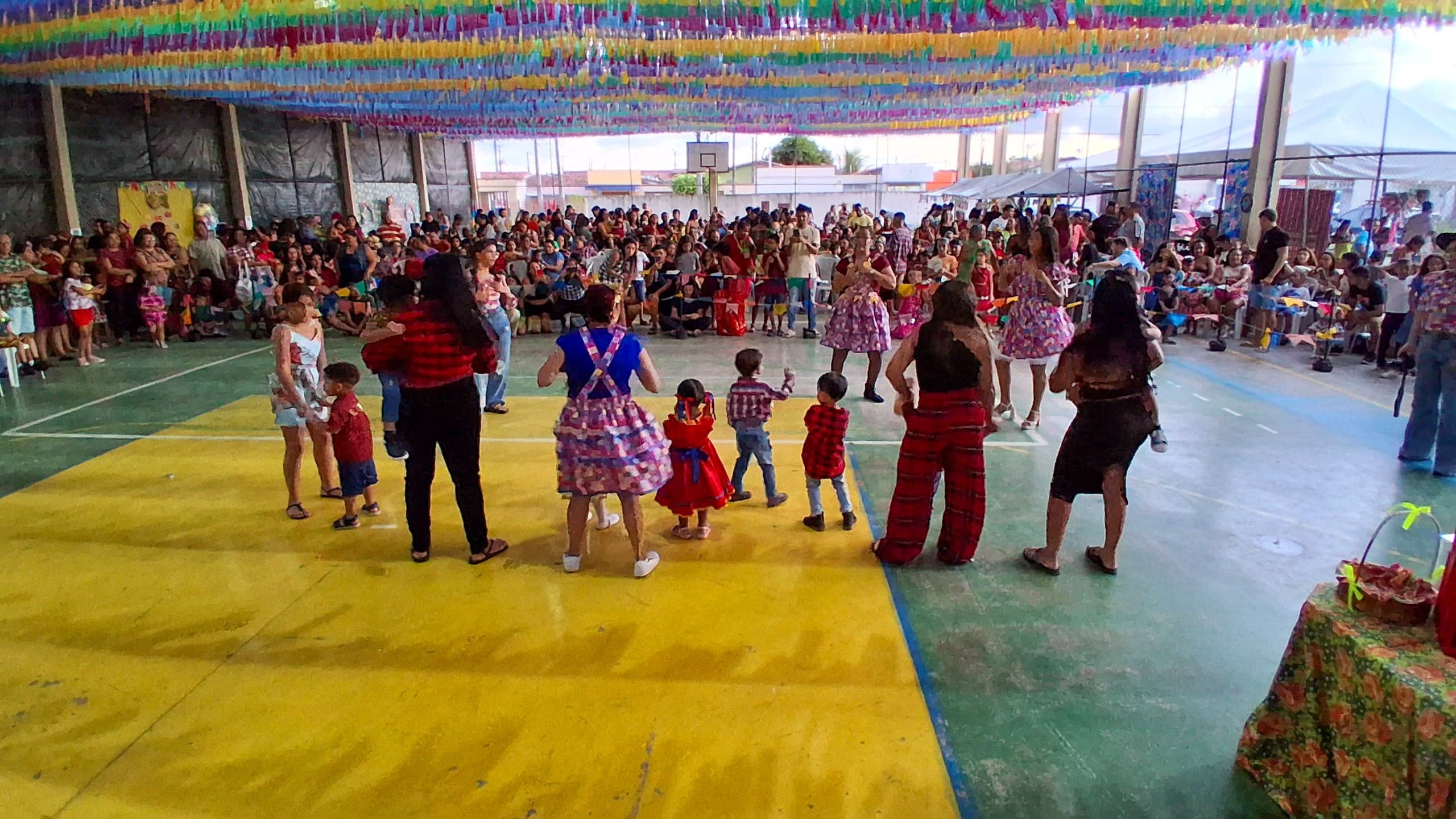 CMEI Profª Maria Abigail B. de Azevedo promove o “Arraiá Luar do Sertão”