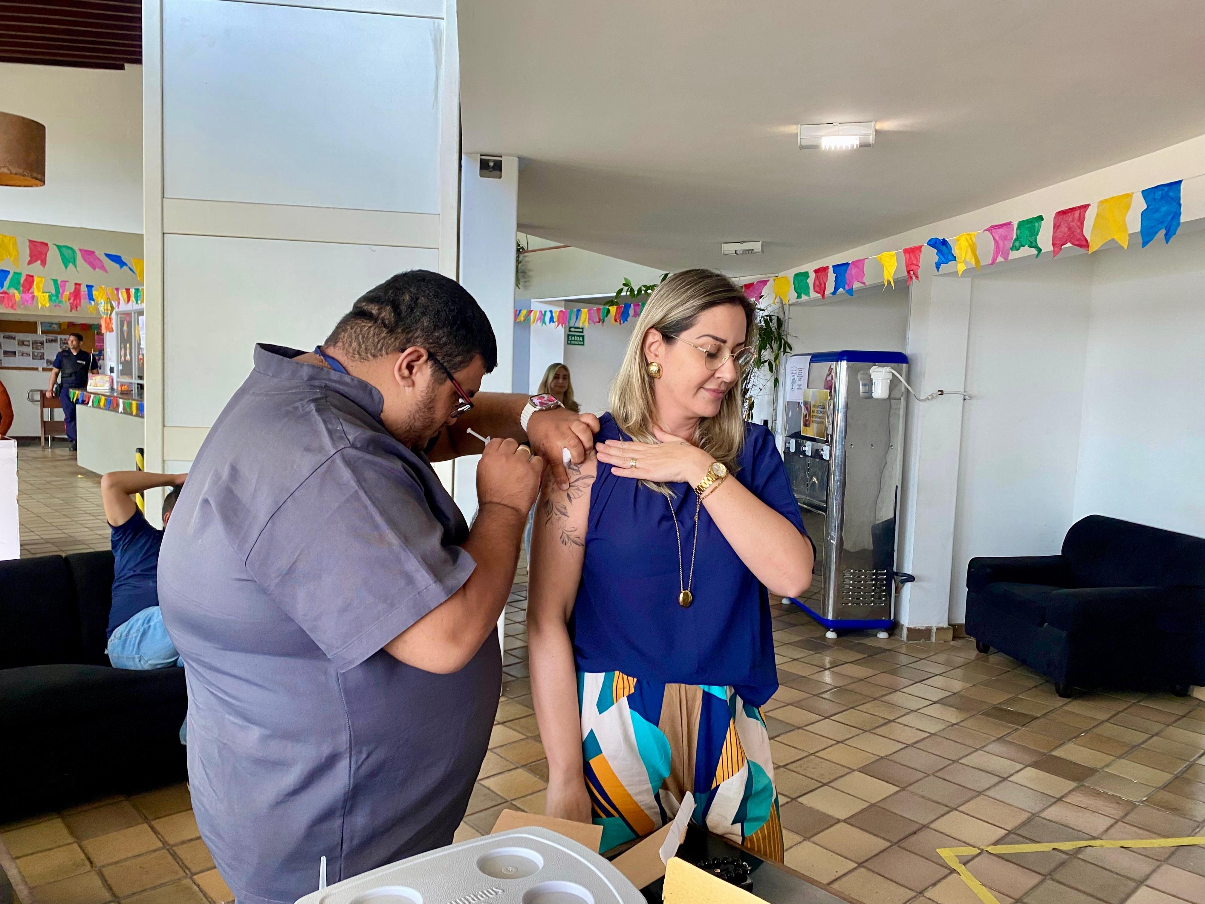 Servidores da Secretaria Municipal de Educação são vacinados contra a Influenza