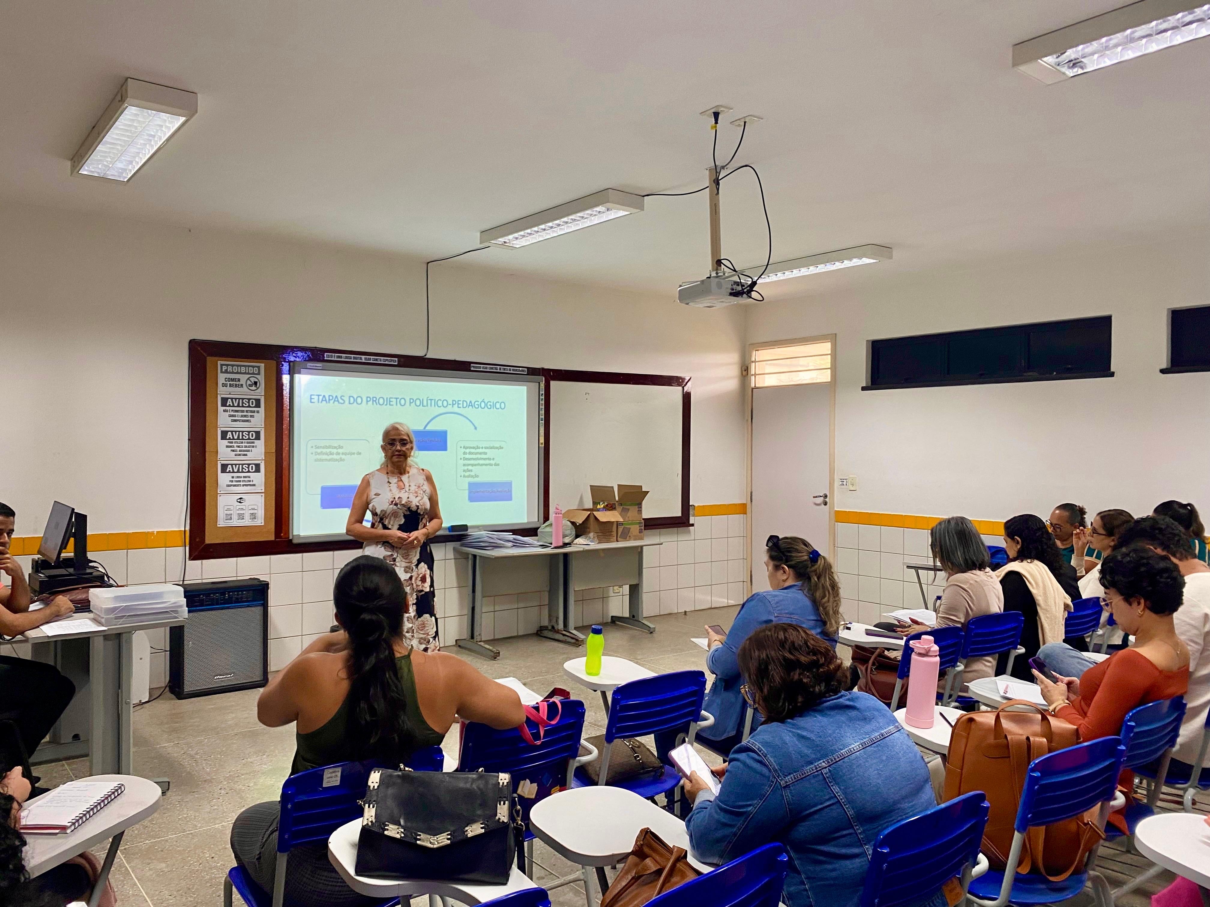 Formação sobre o Projeto Político-Pedagógico reúne diretores da Rede Municipal de Ensino