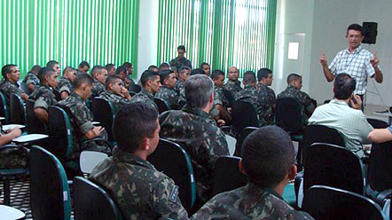 Soldados do Ex&eacute;rcito se preparam para guerra contra Dengue