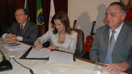 Prefeitura firma conv&ecirc;nio para amplia&ccedil;&atilde;o do projeto Justi&ccedil;a e Escola 