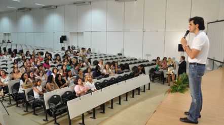 Palestra de Gabriel Chalita encerra processo de educa&ccedil;&atilde;o continuada