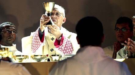 Anivers&aacute;rio de Natal &eacute; comemorado com missa e show de padre F&aacute;bio de Melo