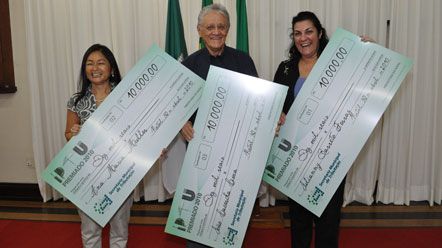 Contribuintes sorteados recebem pr&ecirc;mio