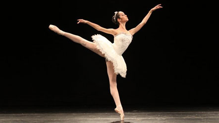 Escola de dan&ccedil;a do TAM comemora o Dia Internacional da Dan&ccedil;a