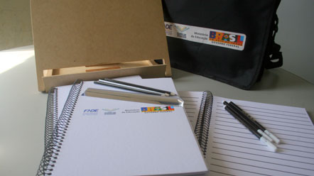 Kit para alunos com baixa vis&atilde;o ser&atilde;o entregues na sexta-feira