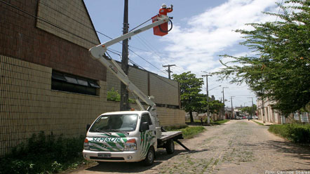 Semsur troca l&acirc;mpadas em 21 bairros da capital