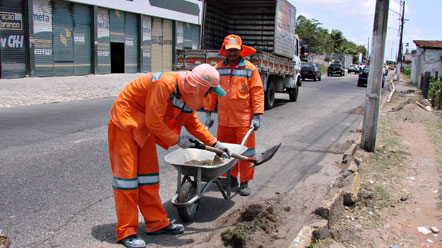Urbana intensifica limpeza nas Avenidas Tomaz Landim e Felizardo Moura