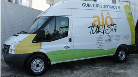 Prefeitura entrega vans do programa Al&ocirc; Turista