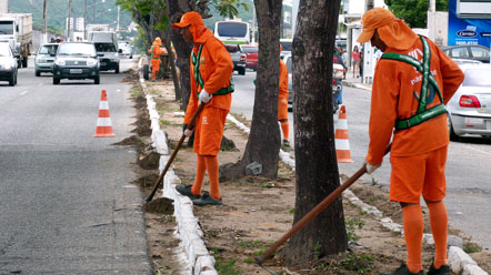 Urbana realiza limpeza em ruas da capital