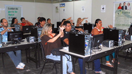 Coordenadores e monitores dos Telecentros participam de curso de libras
