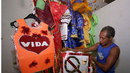    Escolas prontas para desfile na avenida