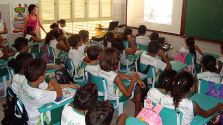 Escola em M&atilde;e Luiza recebe o programa Semurb nas Comunidades