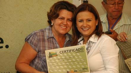 Alunos do Telecentro Comunit&aacute;rio de Ne&oacute;polis recebem certificado 