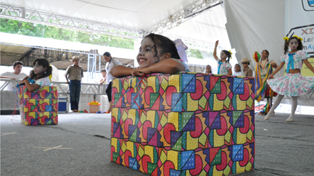 XIII Mostra de Arte, Cultura e Conhecimento da SME recebe visita da prefeita