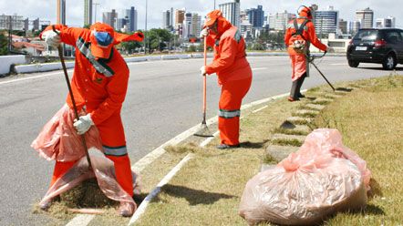 Mutir&atilde;o de limpeza da Urbana realiza opera&ccedil;&atilde;o na BR-101