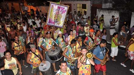 Carnaval 2012 re&uacute;ne cerca de 200 mil foli&otilde;es nos cinco polos carnavalescos