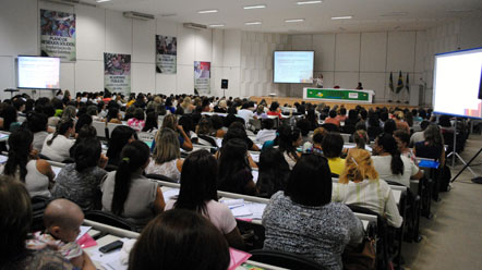 Professora da UFERSA debate alfabetiza&ccedil;&atilde;o durante a XIII JENAT