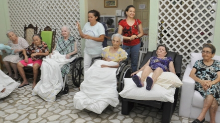 Semtas comemora a P&aacute;scoa em abrigos